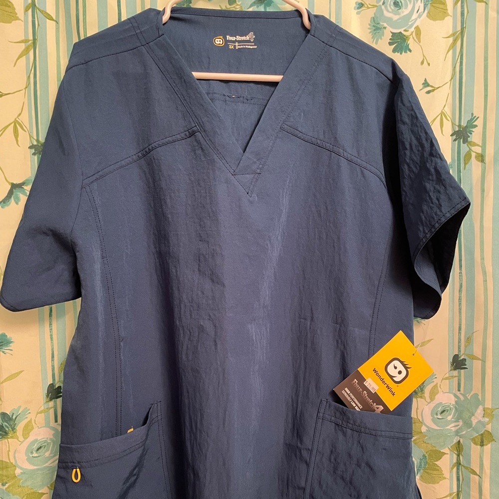 WonderWink plus size scrub top